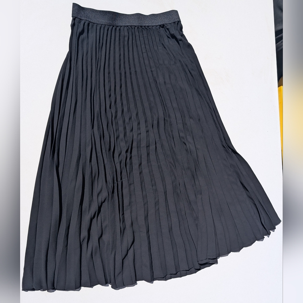 Vince Camuto Charcoal Pleated Midi Skirt